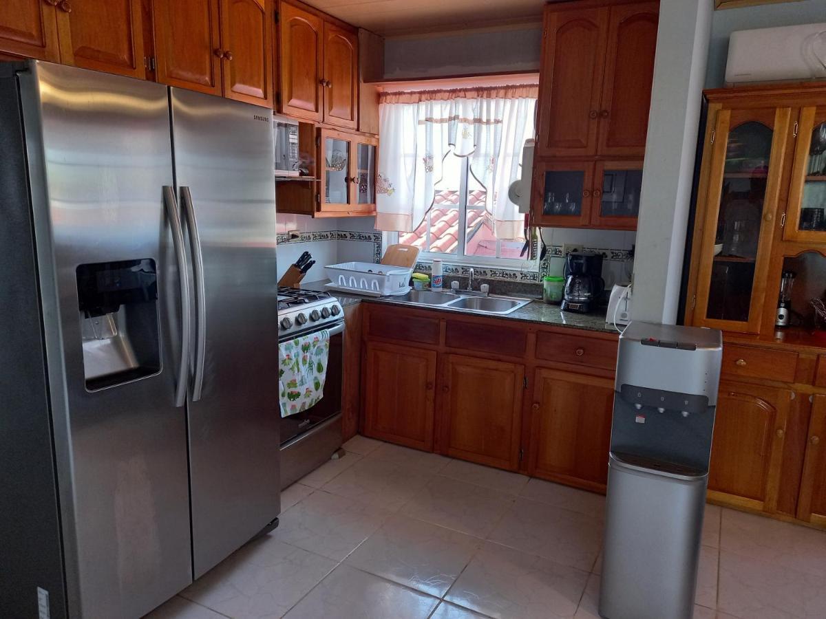 فيلا Urania House بوكاس تاون المظهر الخارجي الصورة
