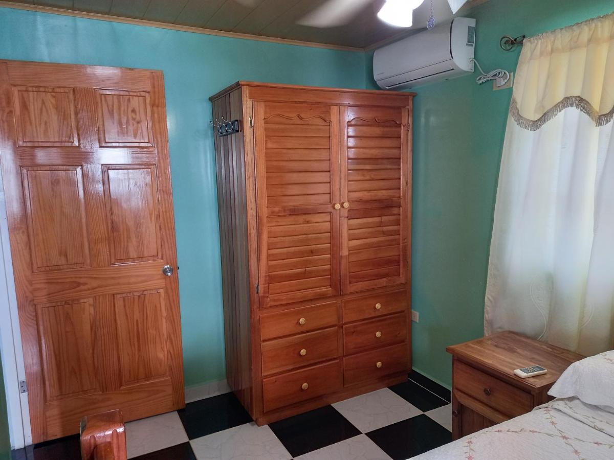 فيلا Urania House بوكاس تاون المظهر الخارجي الصورة