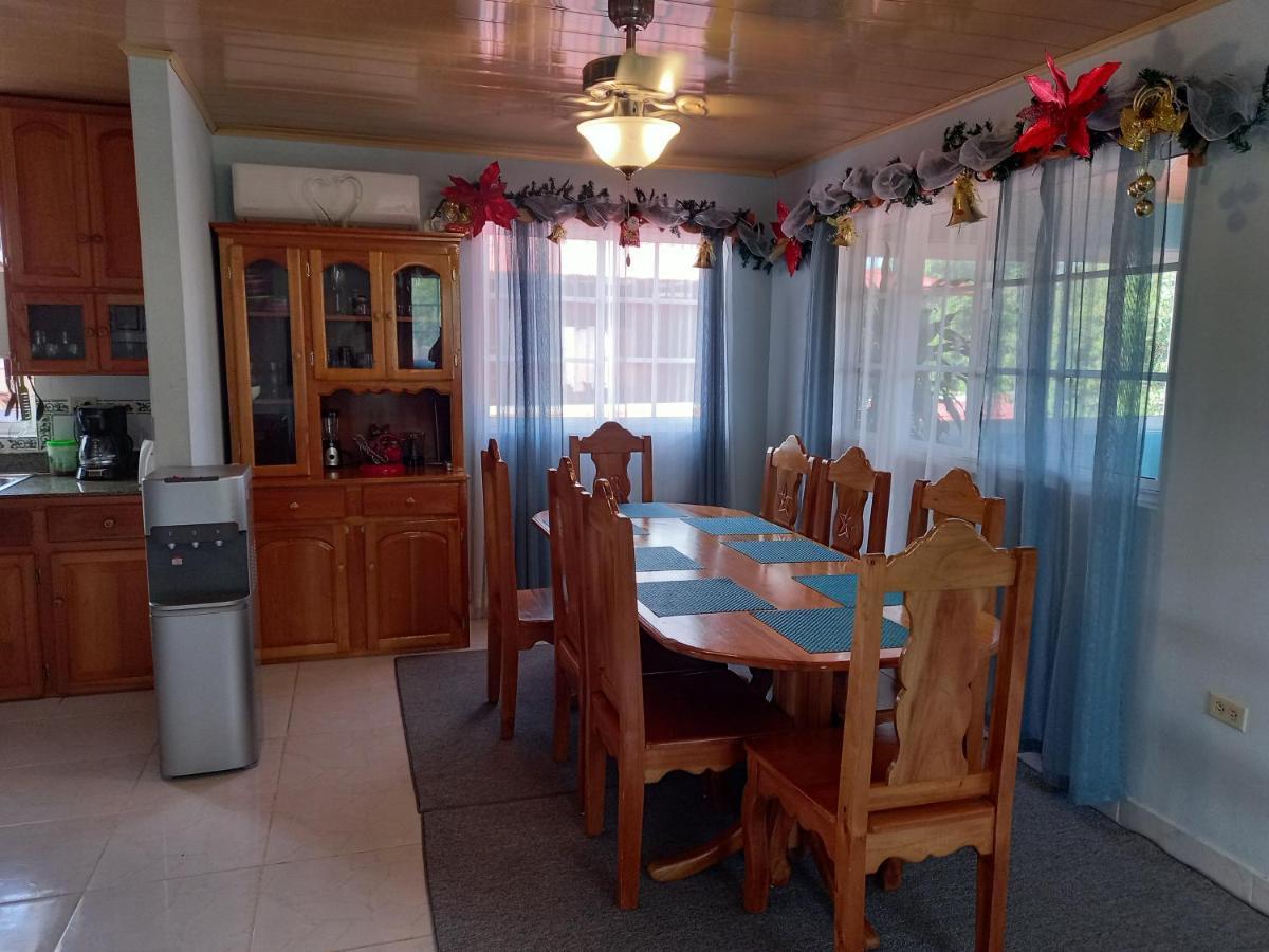 فيلا Urania House بوكاس تاون المظهر الخارجي الصورة