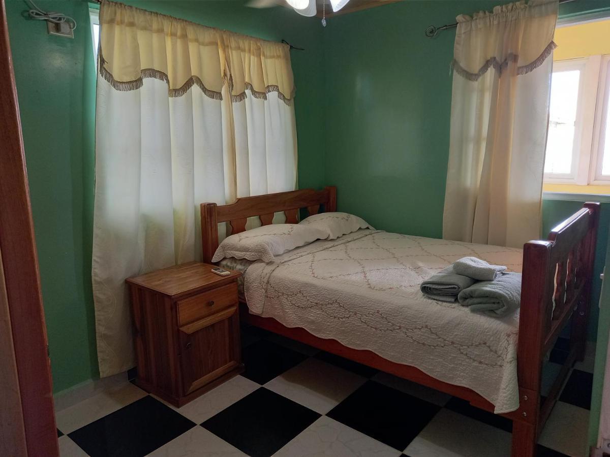 فيلا Urania House بوكاس تاون المظهر الخارجي الصورة